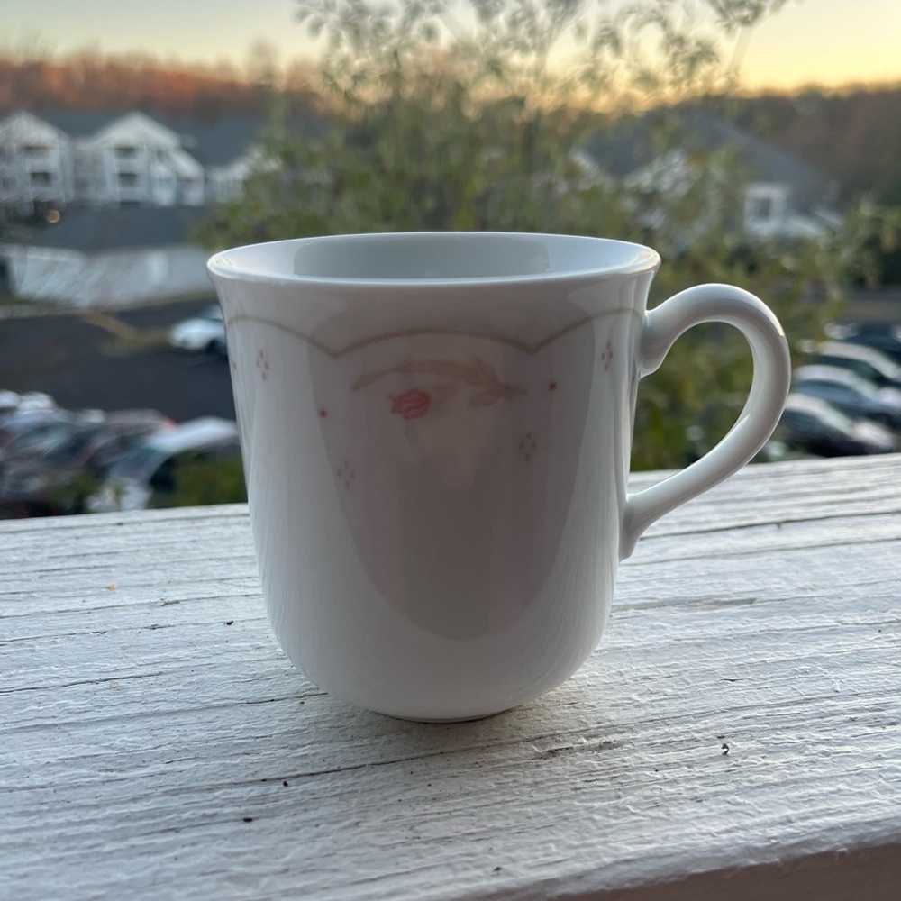 Elegant White Floral Mug